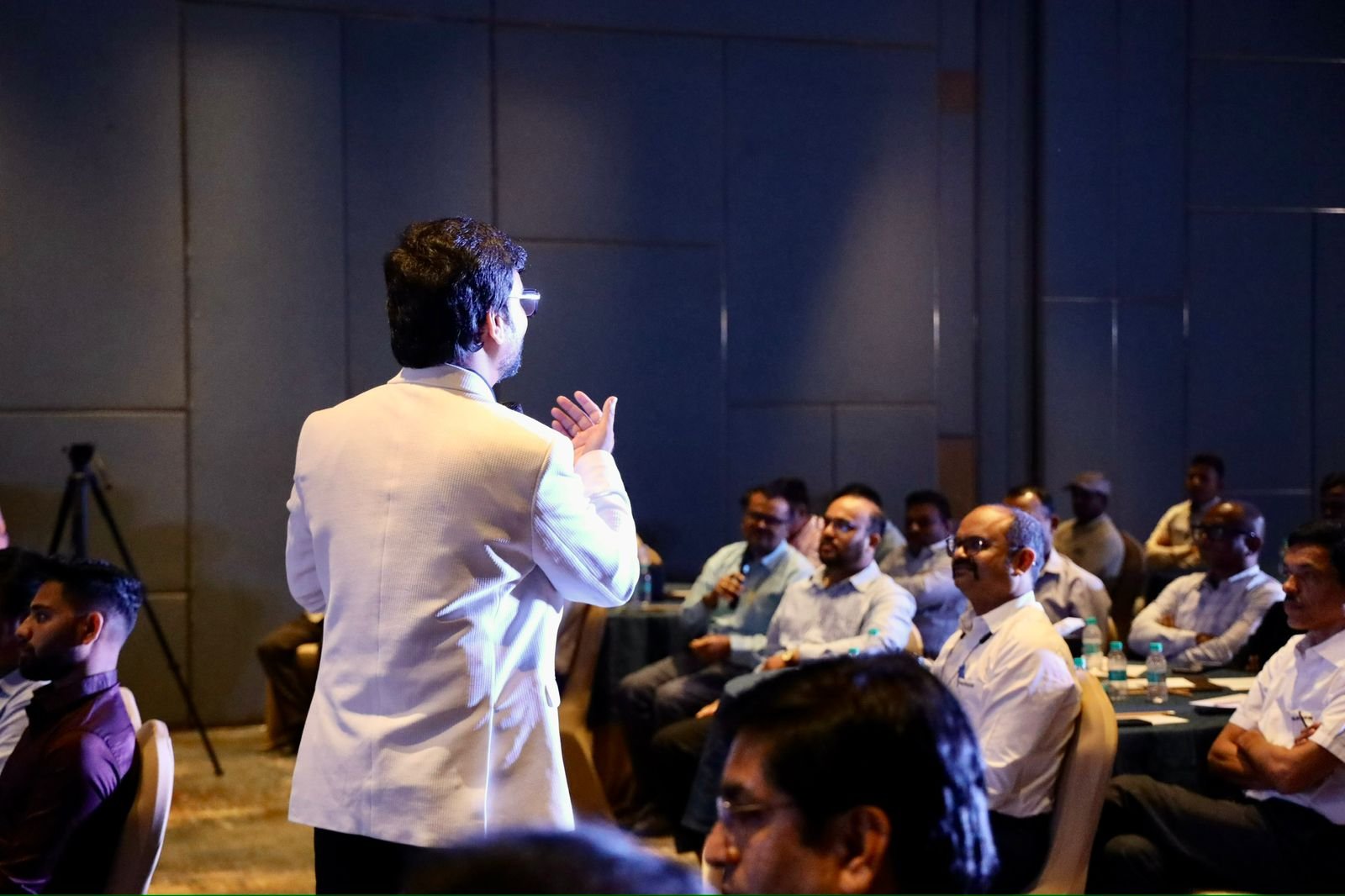 A team practising critical thinking in an Avinash Chate training session