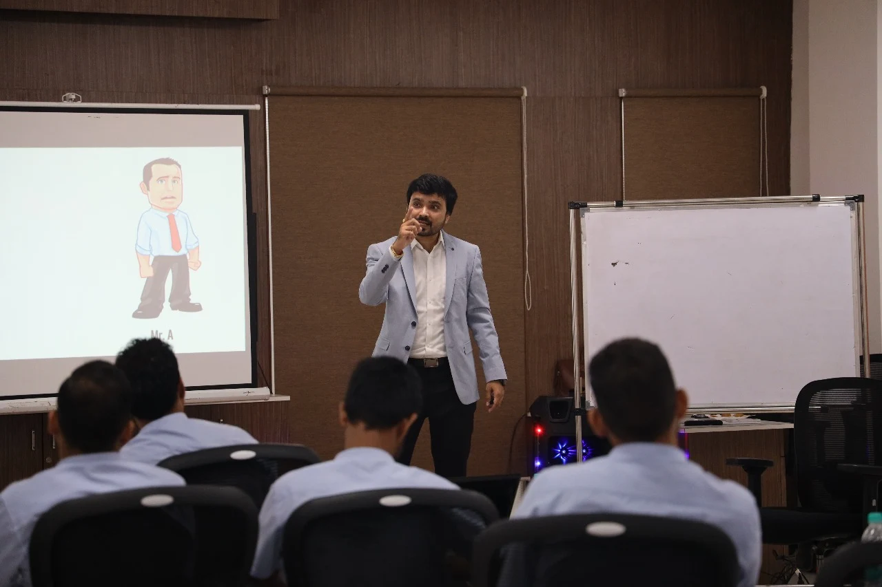 Avinash Chate leading a corporate leadership training session