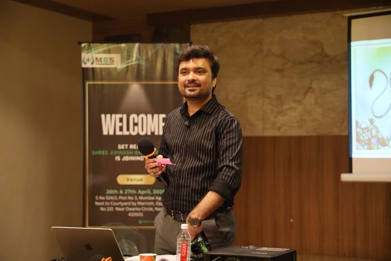 Avinash Chate leading a change management and leadership workshop