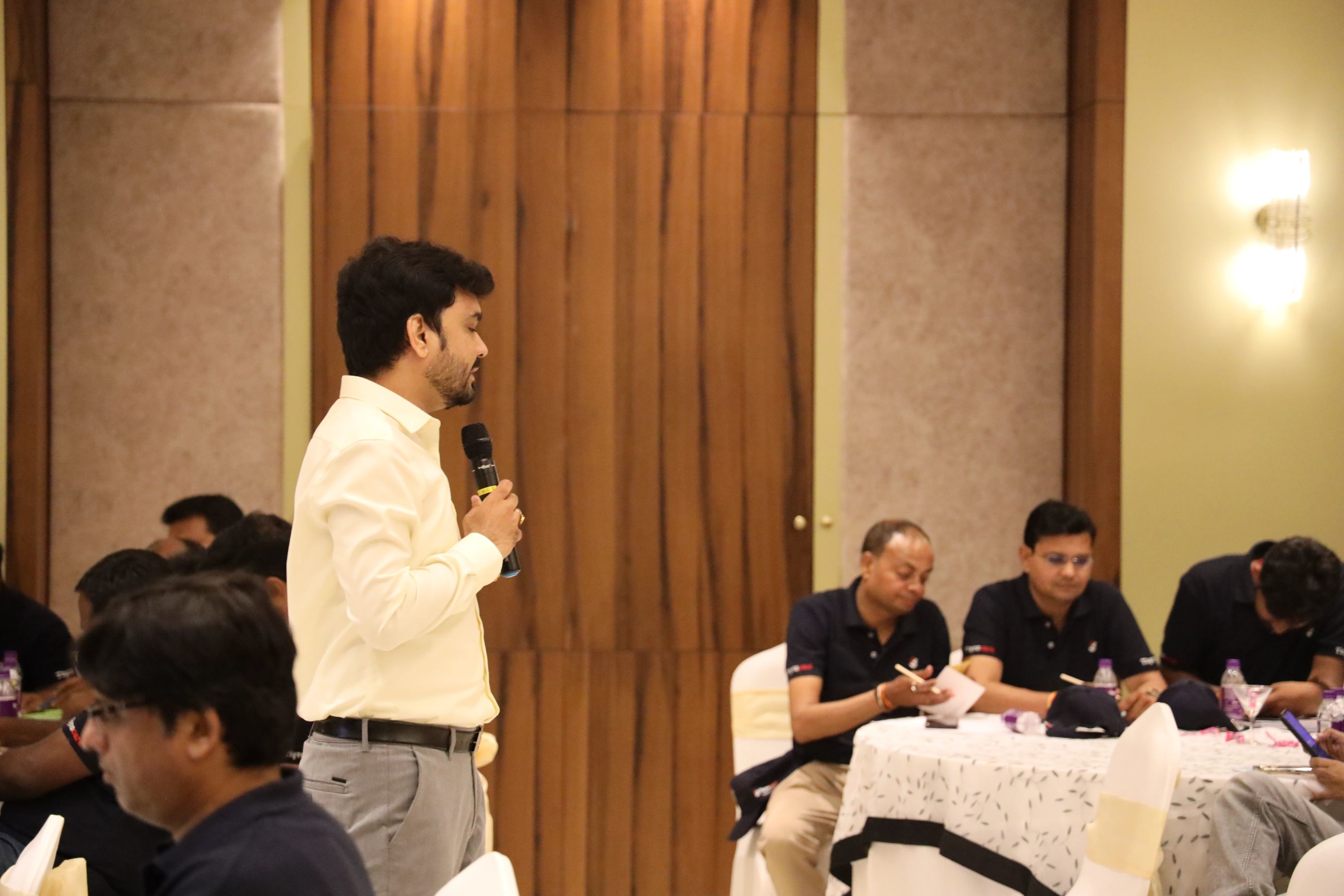 Avinash Chate coaching a dealer team in a working session