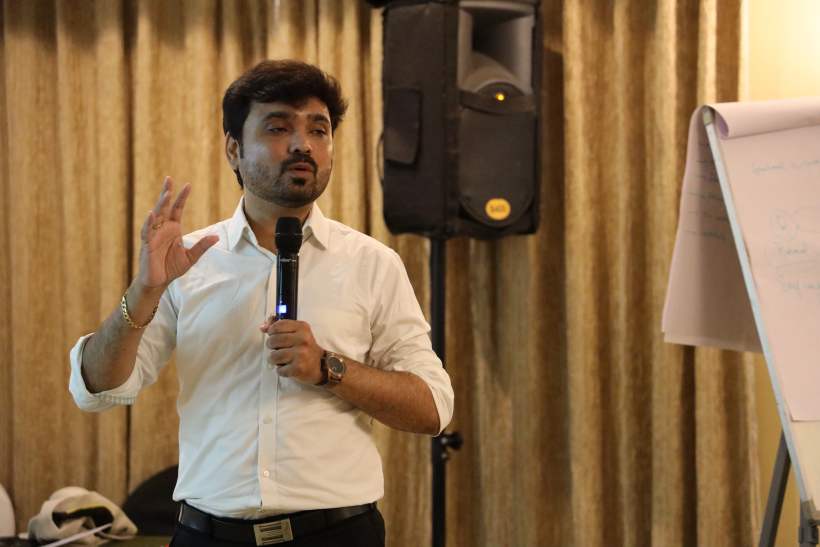 Avinash Chate facilitating an interactive corporate training session