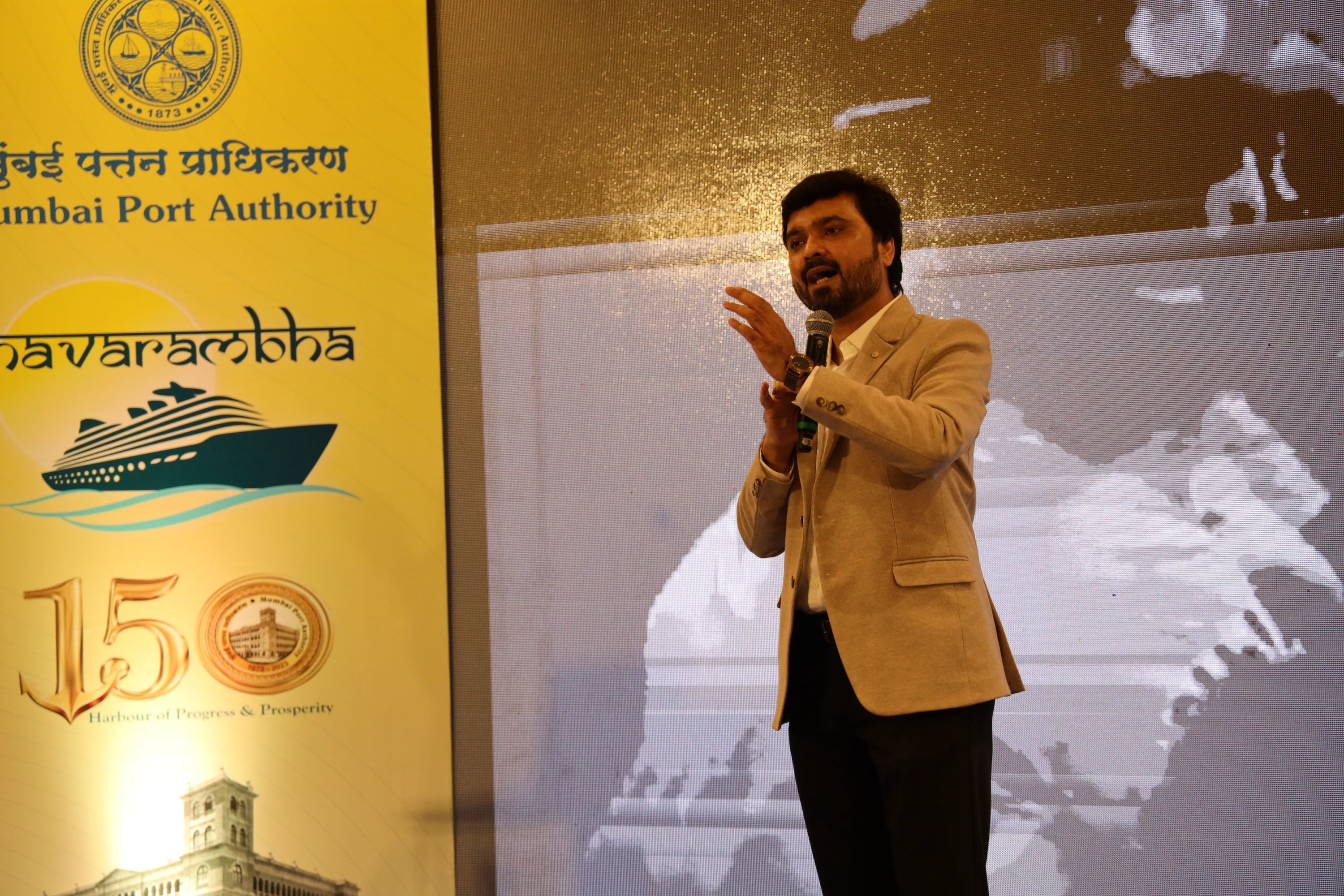 Avinash Chate delivering a keynote to a full room of professionals